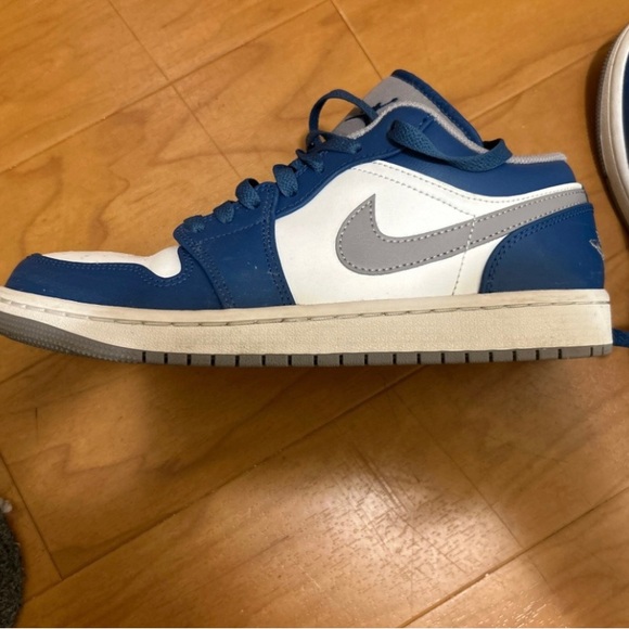 Unisex Nike Jordan 1 low true blue and cement gray - Picture 5 of 7